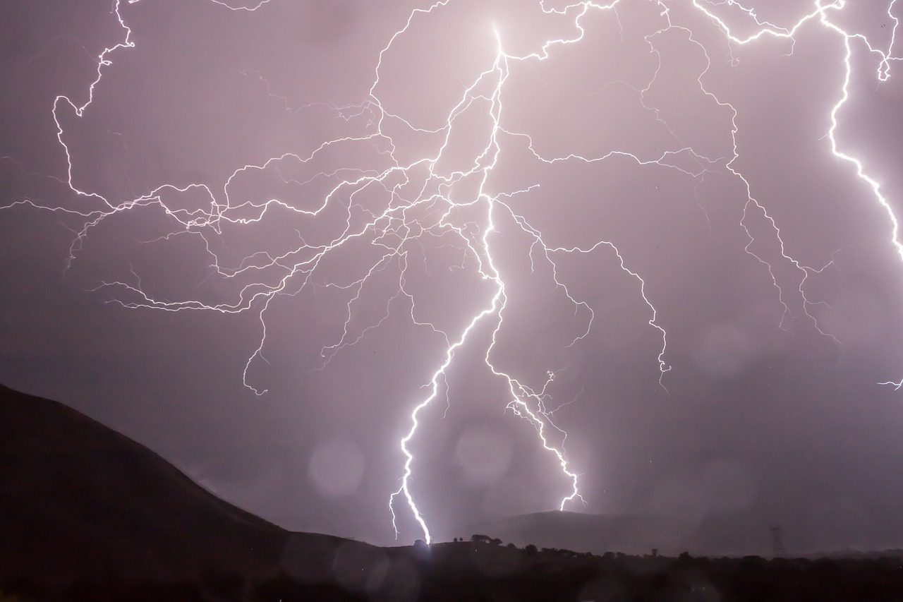 How to Turn Your Air Conditioner On After a Power Outage